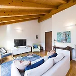 Casa Agatha Lenno- Luxury Air Conditioned Village By Italian