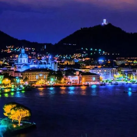 Casa Agatha Lenno- Luxury Air Conditioned Village By Italian דירה לנו