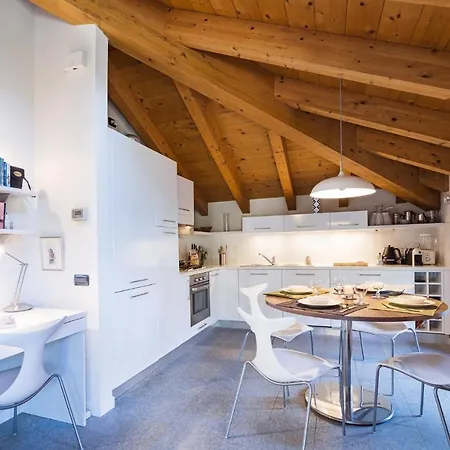 Casa Agatha Lenno- Luxury Air Conditioned Village By Italian * 莱诺